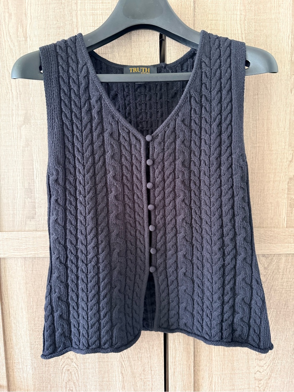 Truth Black Cable-Knit Button Front Sleeveless Top SZ.M